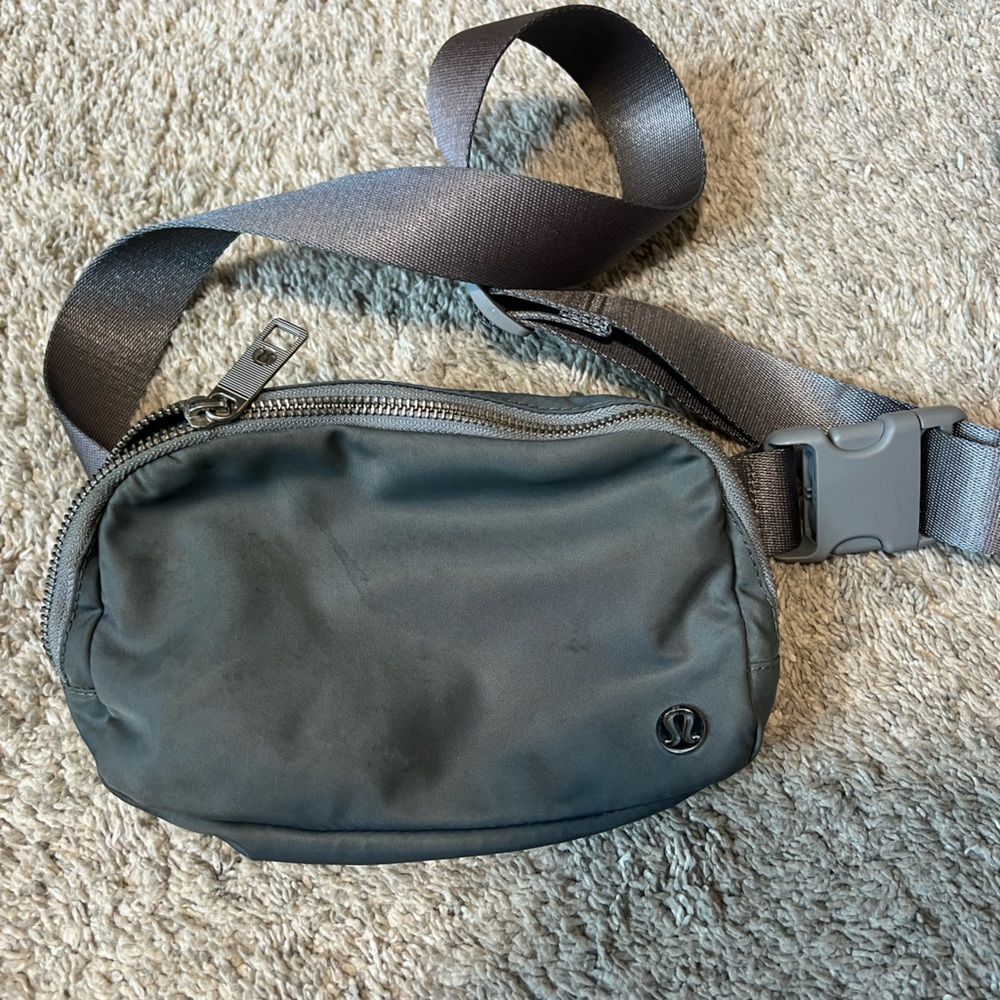 Lululemon Everywhere Belt Bag 1L